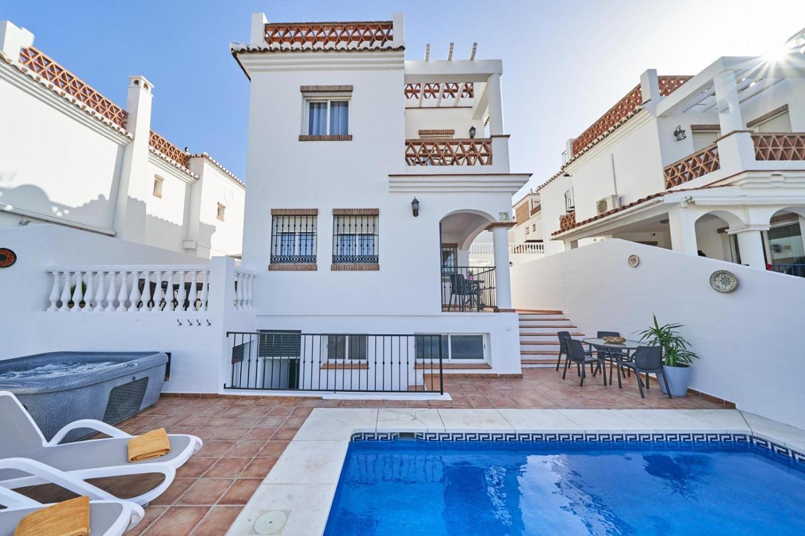 Villa Pura - Private Jacuzzi & Heated Pool Nerja Dış mekan fotoğraf