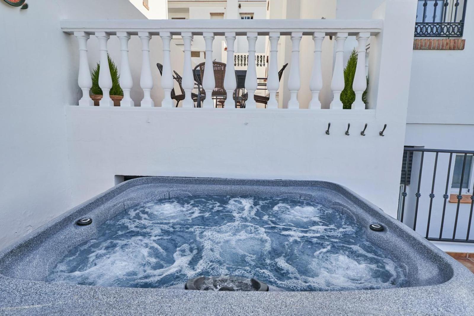 Villa Pura - Private Jacuzzi & Heated Pool Nerja Dış mekan fotoğraf